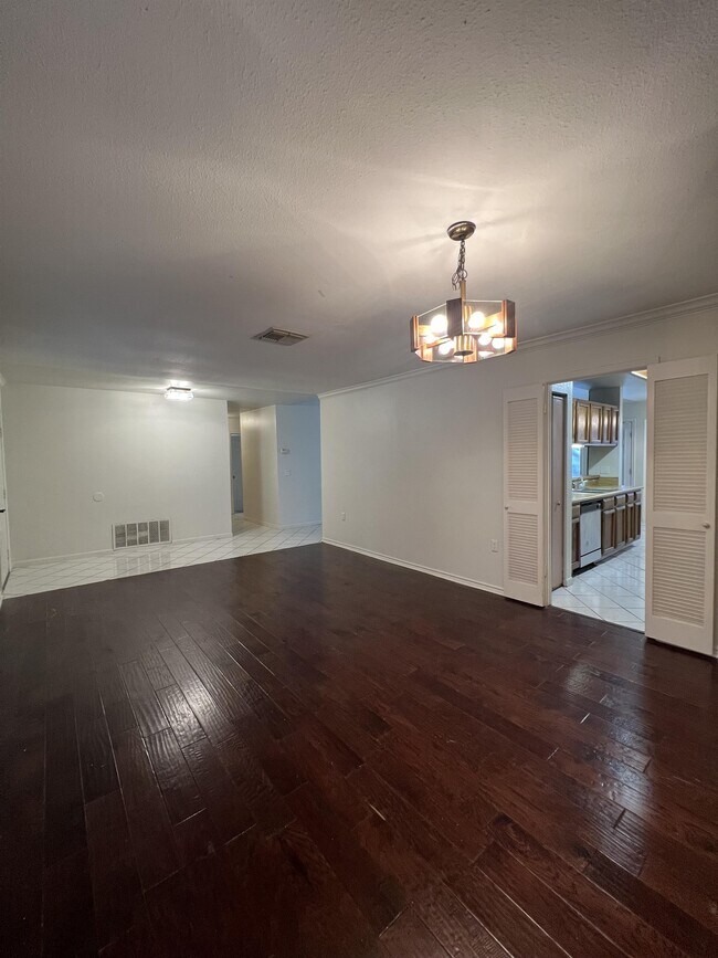 Building Photo - 9123 Alpine Trail St