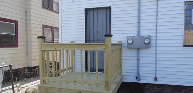 Building Photo - 955 Royal Rd