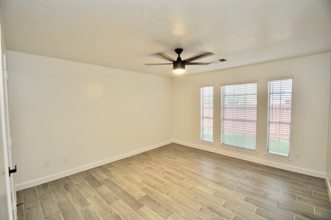 Building Photo - 16402 Gold Ridge Ln