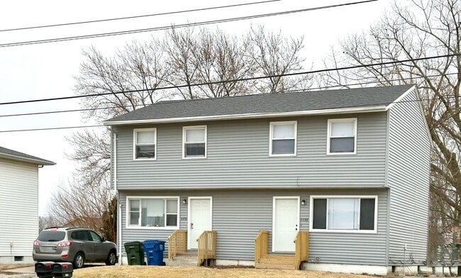 Building Photo - 5438 N Division St