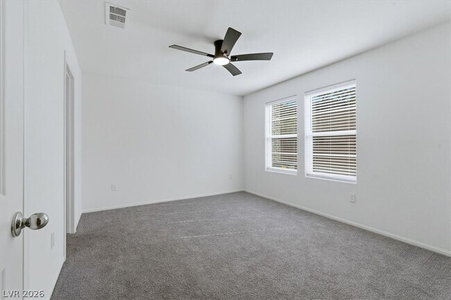 Building Photo - 8667 Luxuriant Ave