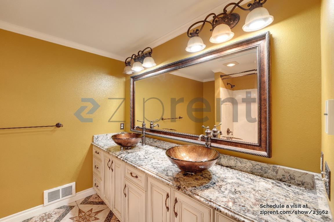 Building Photo - 10909 Avondale Rd NE