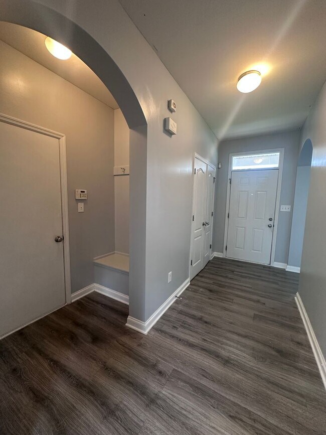 Building Photo - 5519 Bannon Crossings Dr
