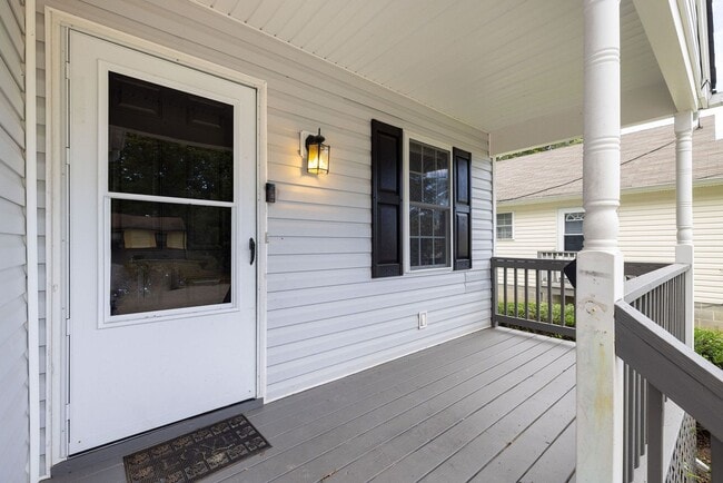 Building Photo - Spacious home in Hopewell