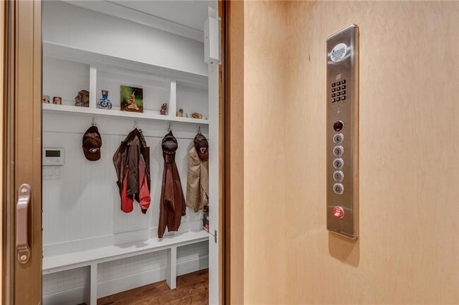 Building Photo - 345 Glen Iris Dr NE