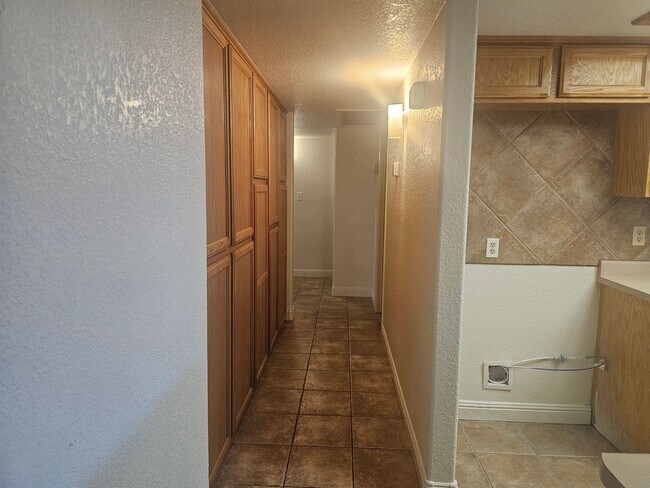 Building Photo - Unfurnished Long Term