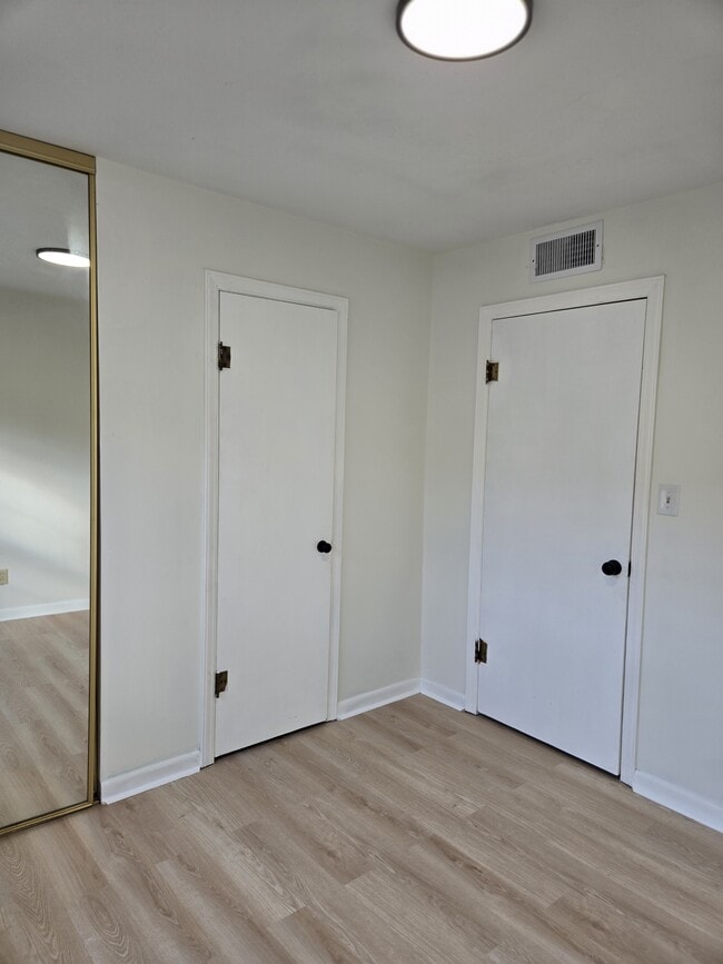 Building Photo - 1219 N Harding Ave