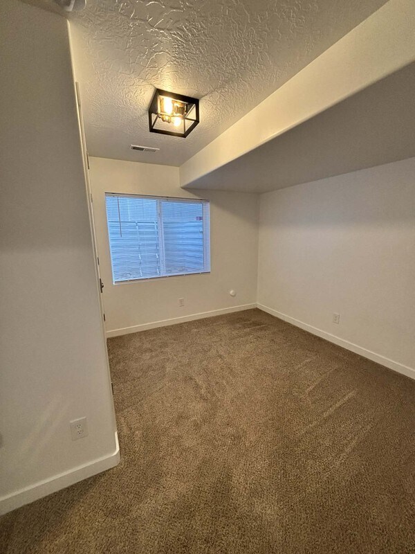 Building Photo - 4747 N Mount Nebo Dr