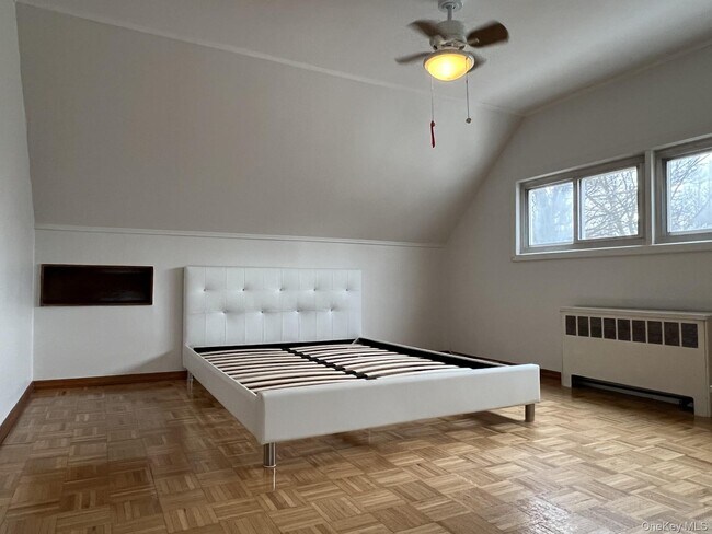 Building Photo - 7 7th St