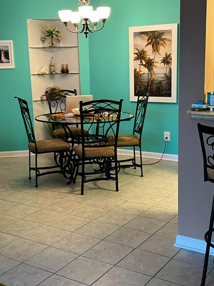 Building Photo - 2226 Huntingdon Dr