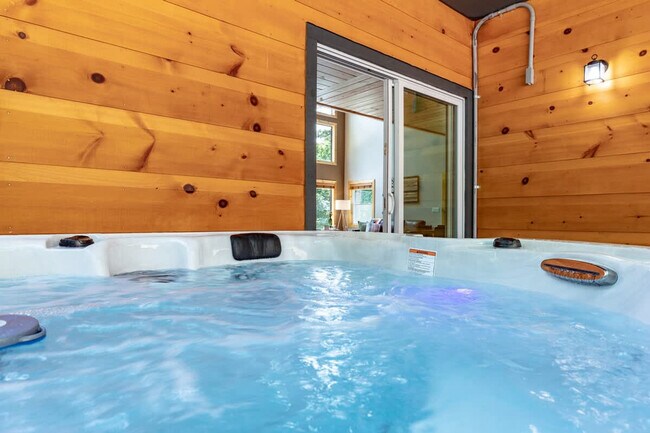 Building Photo - 43 Medina Ct