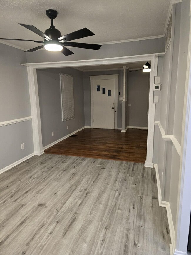 Building Photo - 204 S Robbins Ct