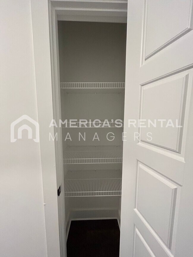 Building Photo - Home for Rent in Vestavia Hills, AL!!! Available to View Now!