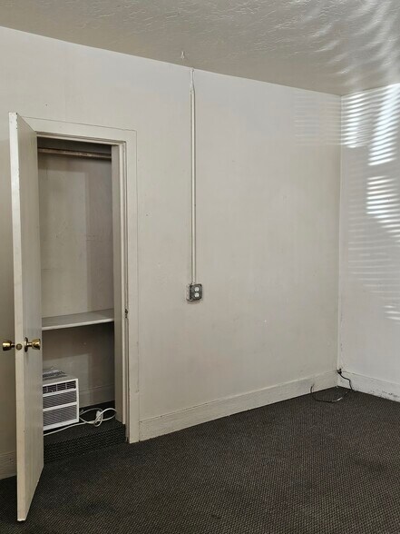 Building Photo - 393 S Eastern Ave