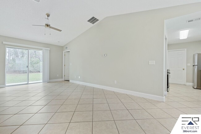 Building Photo - LIKE NEW 3/2/2 IN THE HEART OF PALM COAST