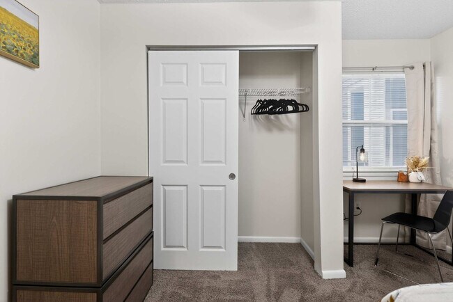 Building Photo - 800 Alexander Rd