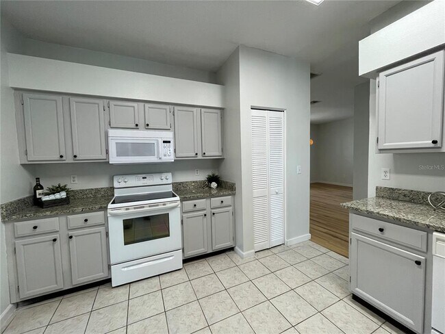 Building Photo - 1333 Flaxwood Ave