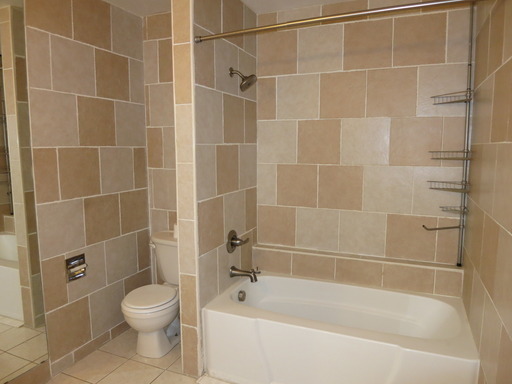 Building Photo - 2BR/2.5BA Townhome in gated community