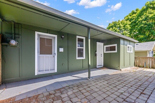 Building Photo - 1Bd/1Ba Seattle Home