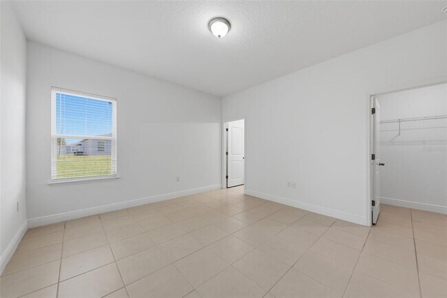 Building Photo - 304 Begonia Ct