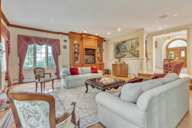 Building Photo - 787 Peach Tree Ln