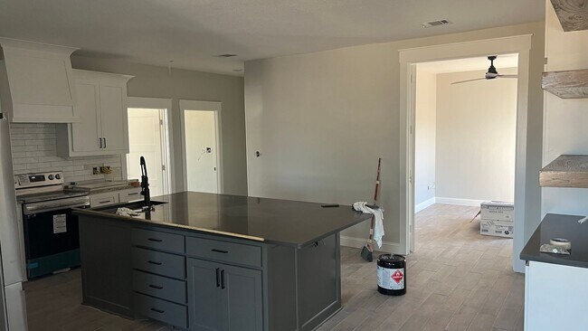 Building Photo - 512 Stoney Acres