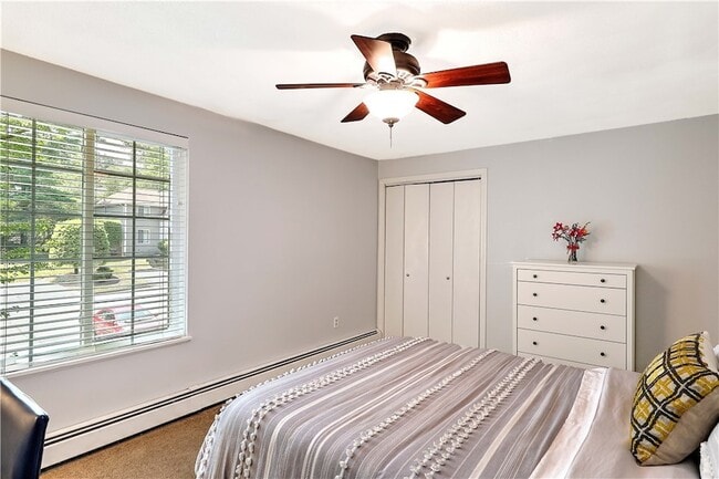 Building Photo - 28 Marigold Cir