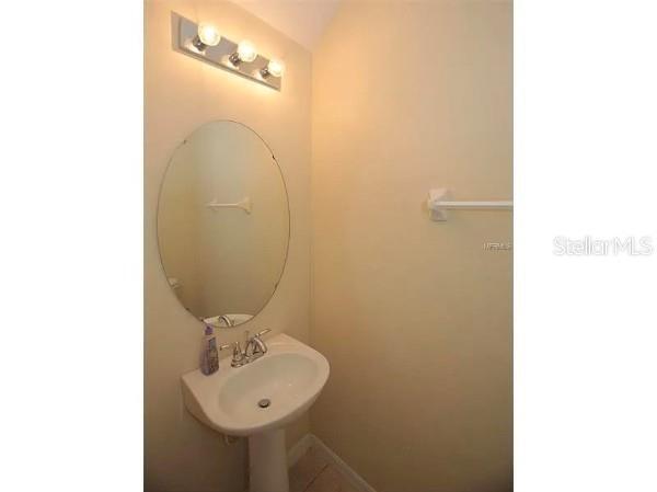 Building Photo - 1343 Clove Dr