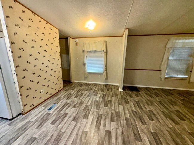 Building Photo - 641 Bayou Dr