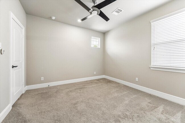 Building Photo - 2940 Payson St