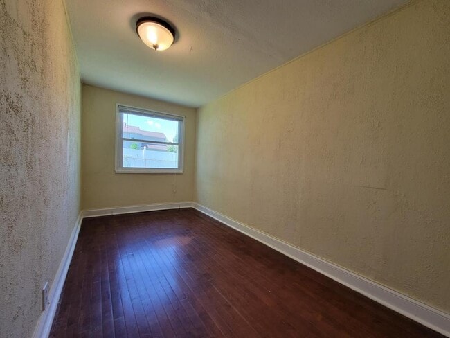 Building Photo - 53 Salem Pl