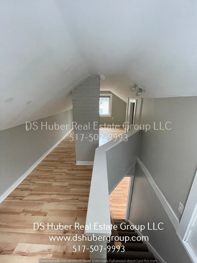 Building Photo - 413 S Fairview Ave