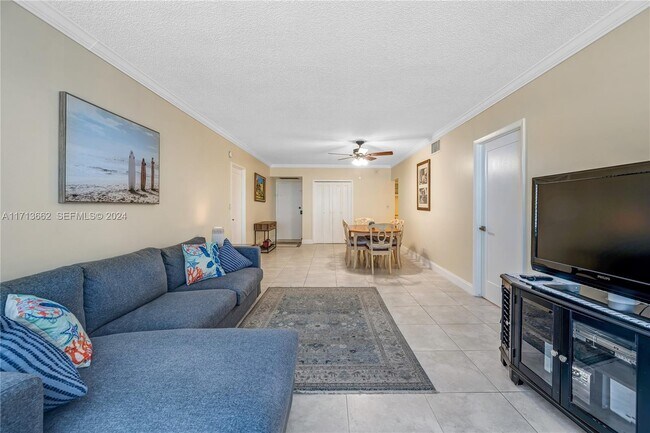 Building Photo - 3725 S Ocean Dr