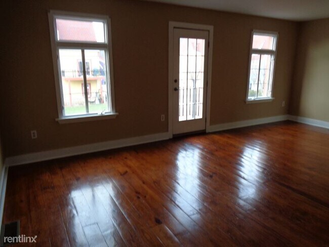 Building Photo - 2 br, 3 bath Townhome - 13 Market Plaza