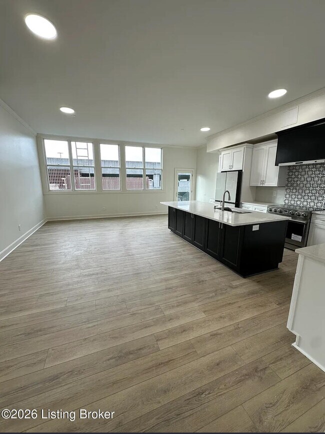 Building Photo - 540 S 4th St