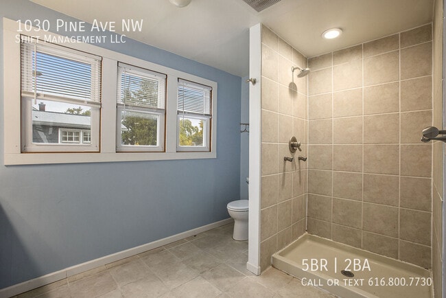 Building Photo - 1030 Pine Ave NW