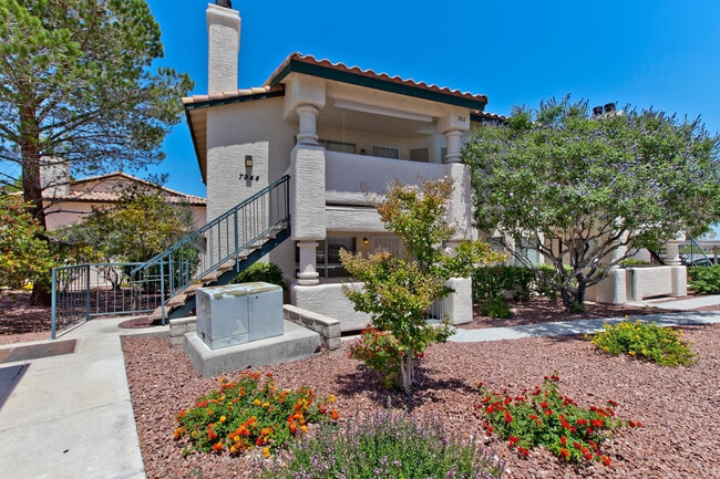 Building Photo - 1ST FLOOR CONDO CLOSE TO SUMMERLIN