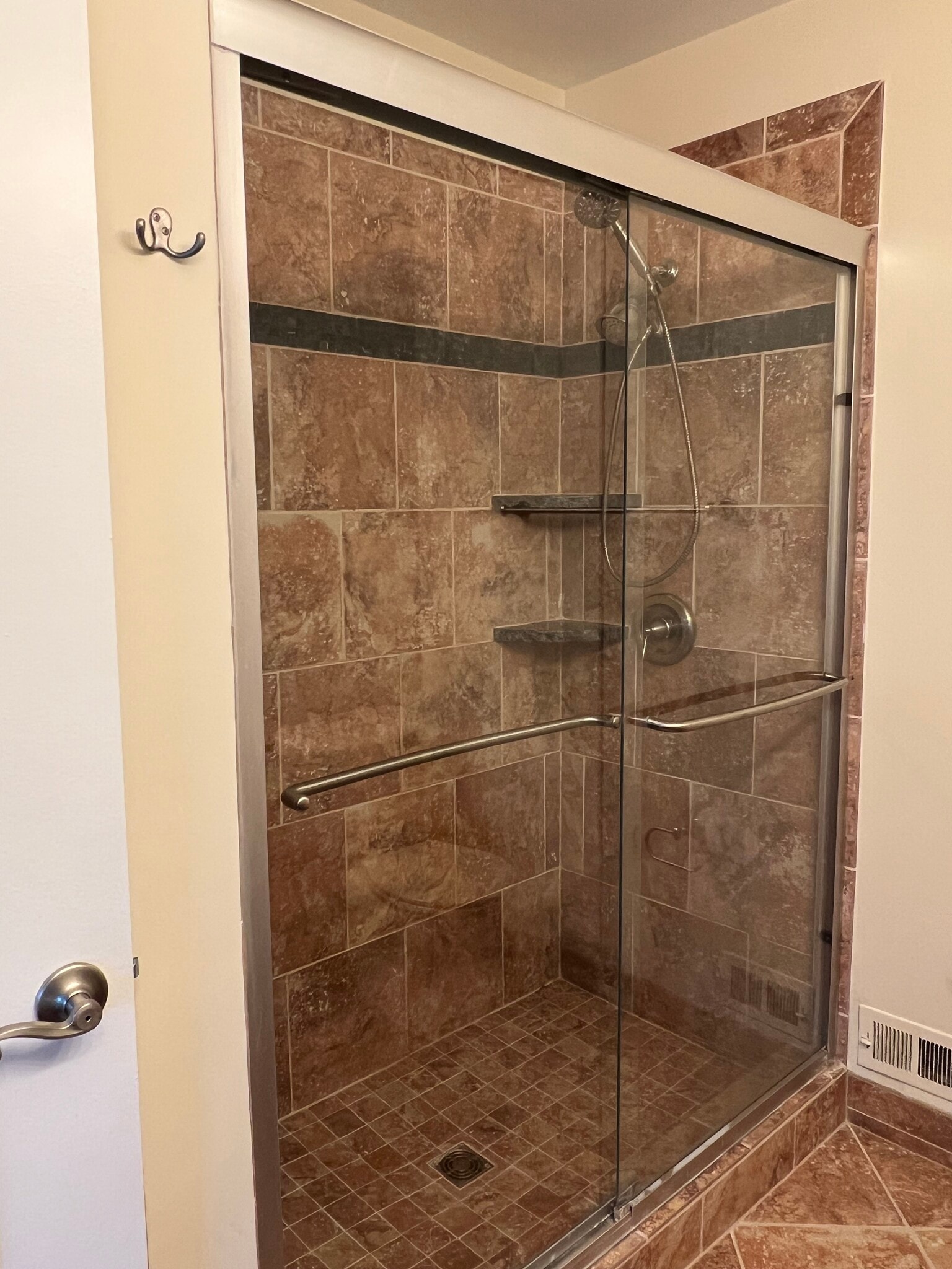 Main bathroom 2/3 - 2105 Bucknell Ter