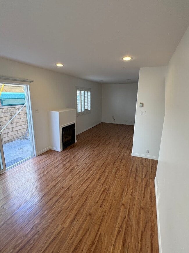 Building Photo - 237 Santa Monica Dr