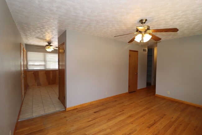 Building Photo - Spacious Home for rent!