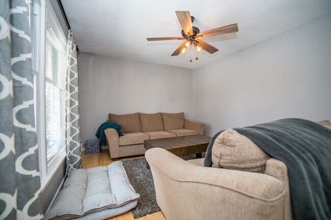 Building Photo - Lovely 3bed House off West Boulevard!!