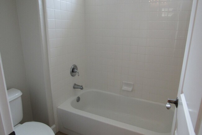 Building Photo - Gorgeous 5 Bed/4.5 Bath with Office in Perfect San Ramon Location