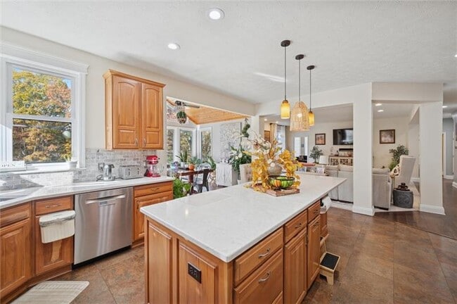 Building Photo - 1005 Autumn Woods Dr