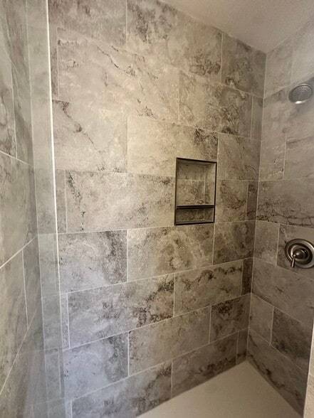 Building Photo - 1204 Blueridge Pky