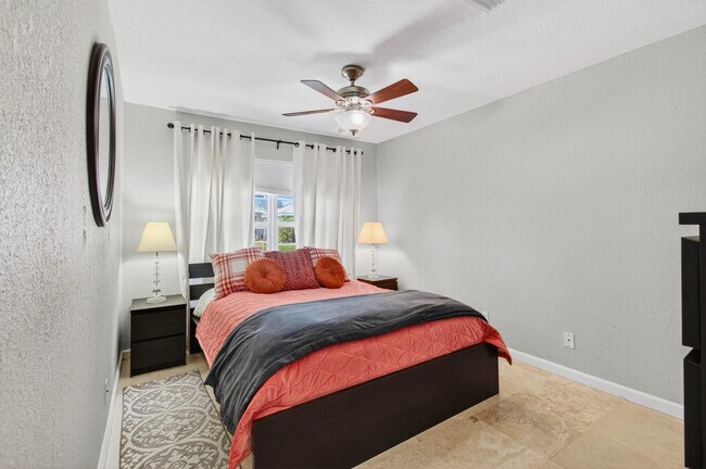 Building Photo - 7076 Middlebury Dr