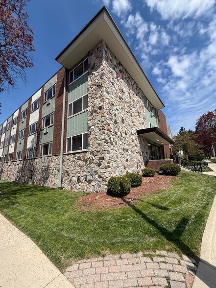 Building Photo - 2455 N Maryland Ave
