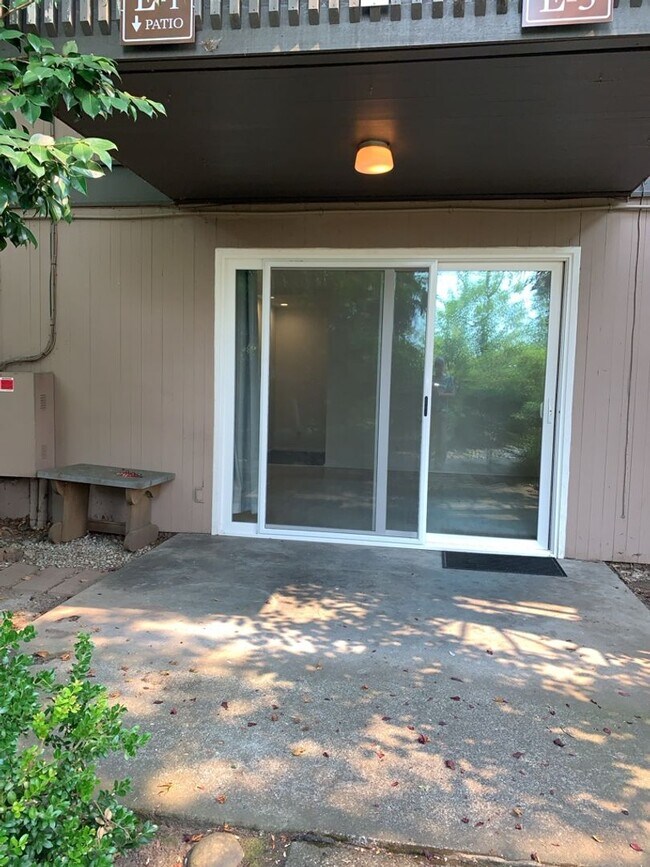 Building Photo - $500 move in credit. Easy Living Starts He...