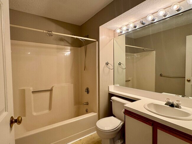 Building Photo - 19 Saco St