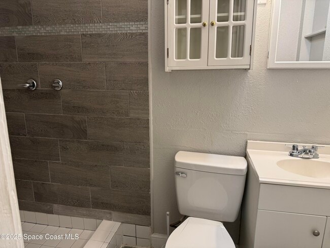 Building Photo - 2806 Tropic Rd