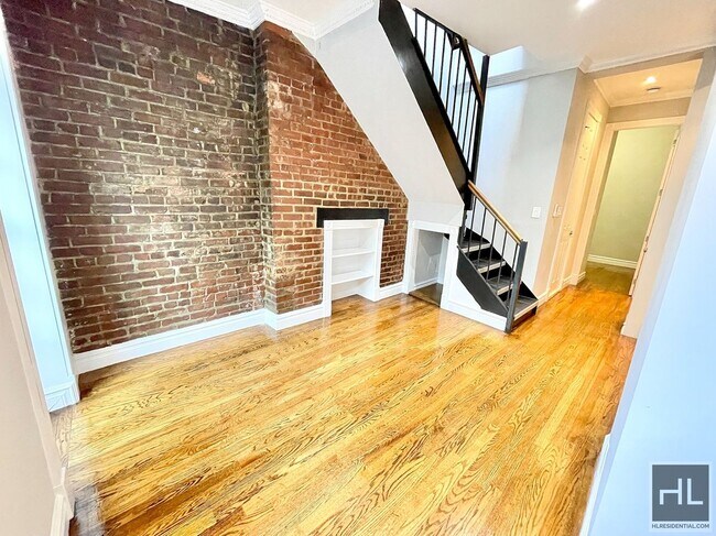 Building Photo - 221 Mott St